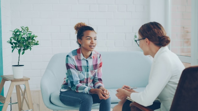 Teenager talking with a therapist during a counseling session for anxiety